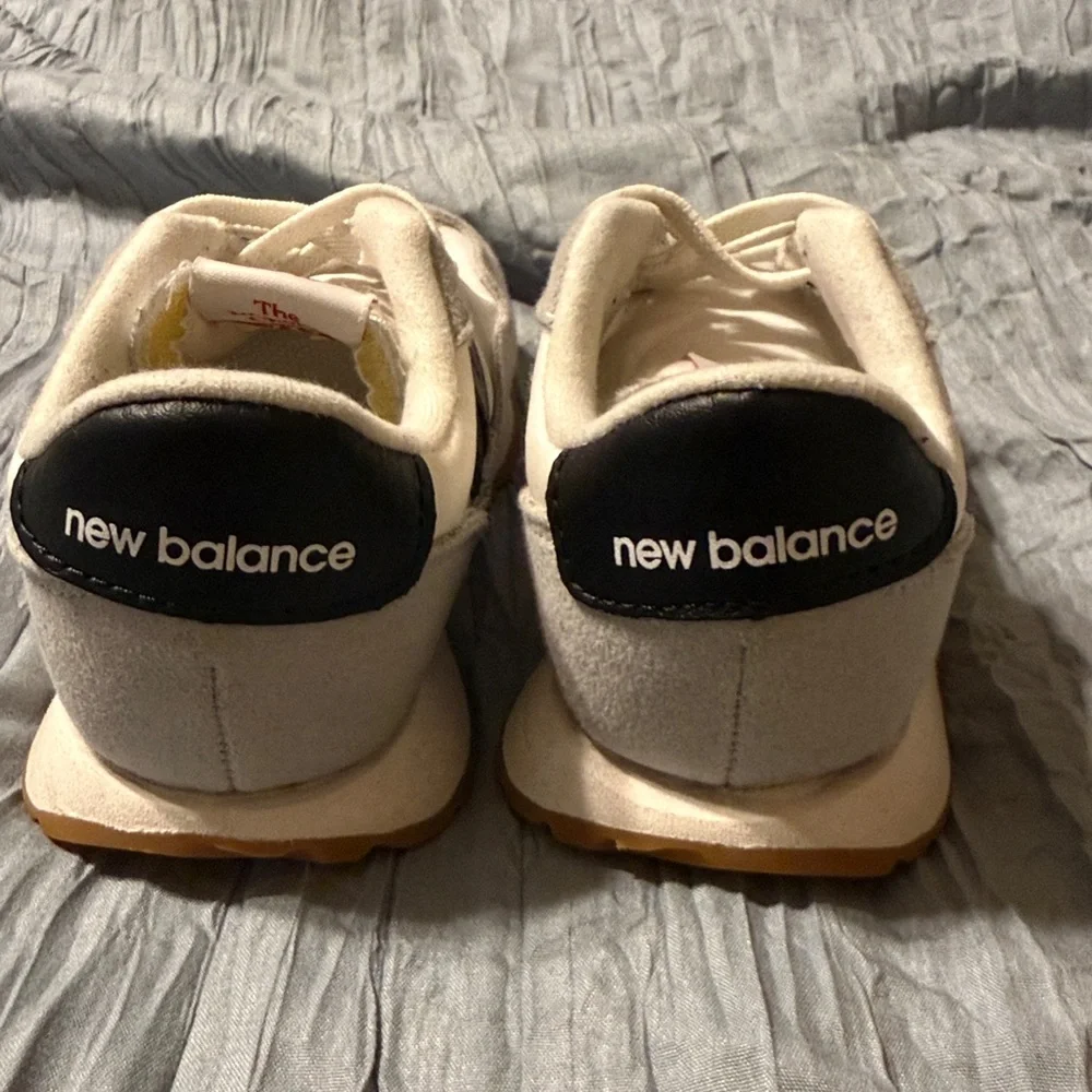 New Balance 237 sneakers. - Picture 2 of 5